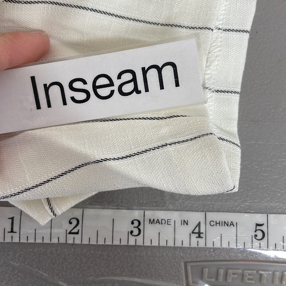 Worthington Shorts NWT Pleated Flare Ivory Black Stripes Size 18 - Picture 12 of 12